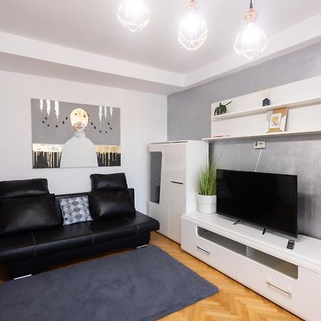 Central Apartment Târgu-Mureş Dış mekan fotoğraf